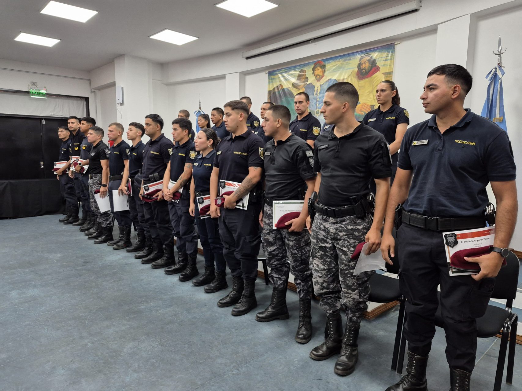La Policía de La Pampa fortaleció su formación con la finalización de los cursos de requisa e intervenciones y de operaciones motorizadas