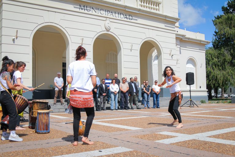 Homenaje a María Remedios del Valle en la Explanada Municipal