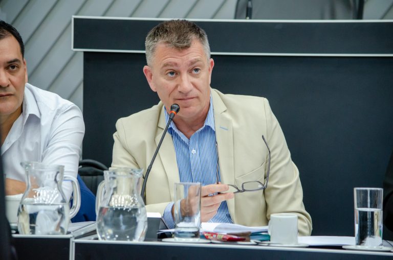 La Pampa cerró el 2025 con equilibrio fiscal pese al “efecto pinza” y los recortes de Nación