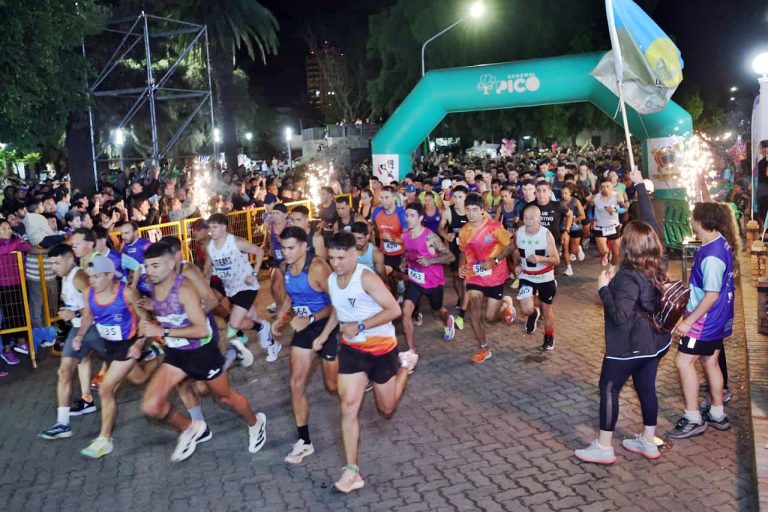 Festival Pico Cumple: Una multitud vibró en la carrera nocturna por el 120° Aniversario de la ciudad