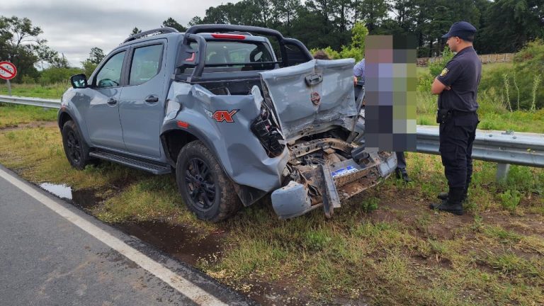 Choque entre una camioneta y un camión en el acceso a General Pico