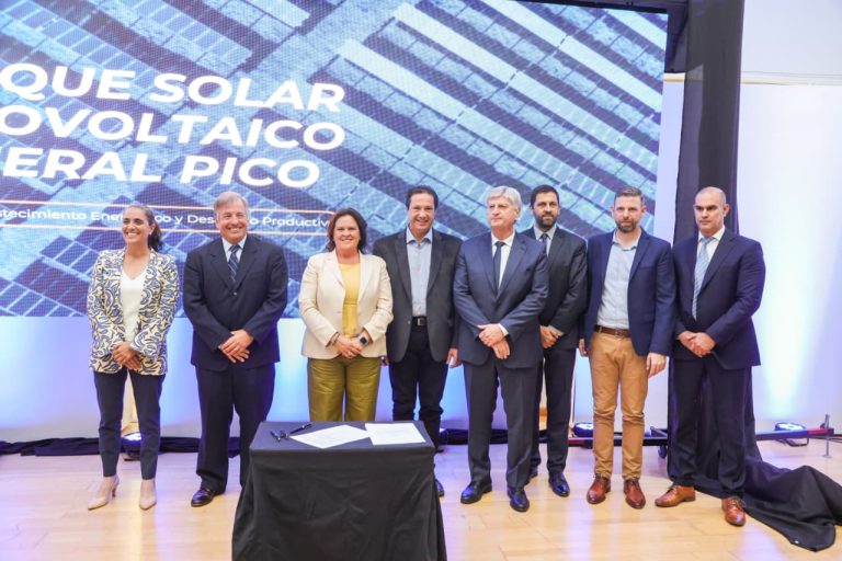 Fernanda Alonso tras la firma por el Parque Solar: “En La Pampa hay una agenda de prioridades con visión de futuro”