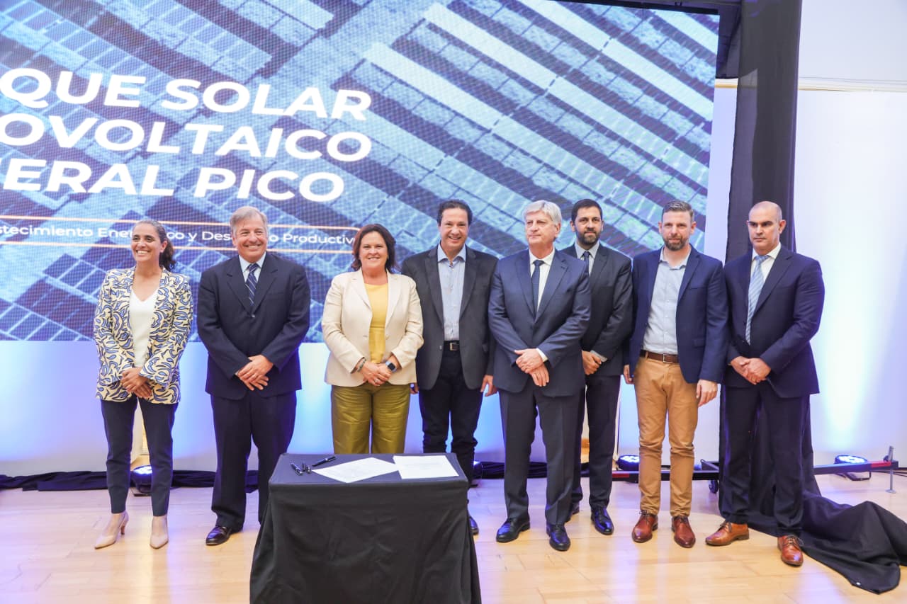 Fernanda Alonso tras la firma por el Parque Solar: “En La Pampa hay una agenda de prioridades con visión de futuro”