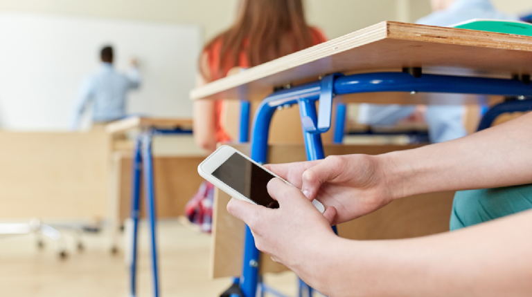 Uso de celulares en las aulas: La Pampa avanza en una ley para establecer “límites claros”