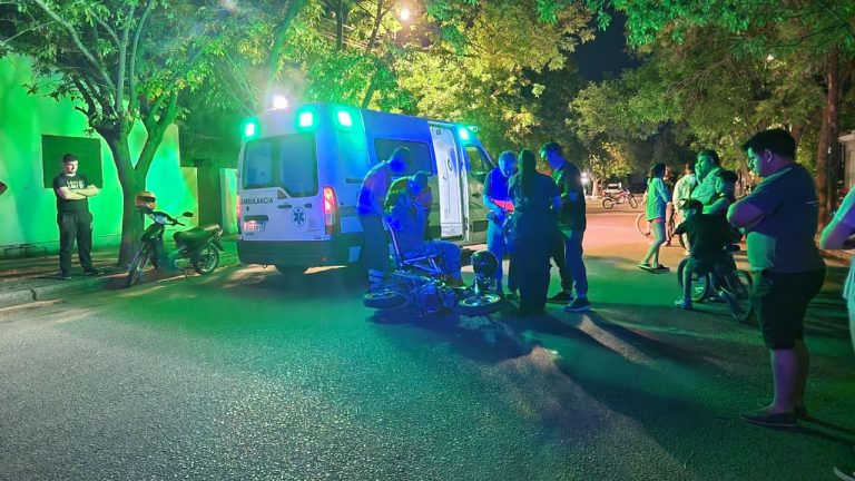 Motociclista hospitalizada tras ser colisionada en General Pico: el conductor responsable se dio a la fuga