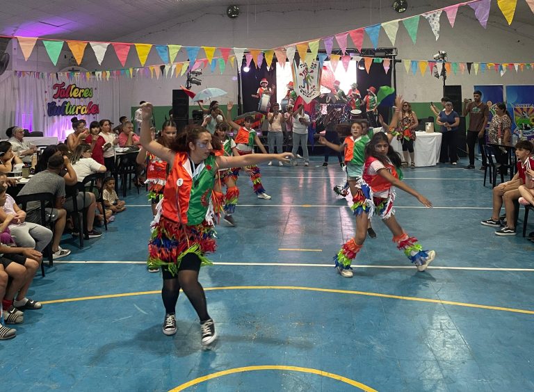 Dorila celebra el cierre de sus Talleres Culturales 2025 con una gran exposición en la Plaza Bartolomé Mitre