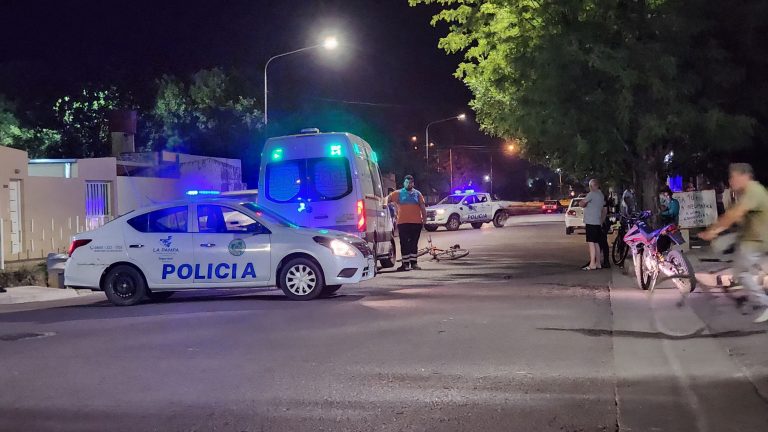 Una menor de 15 años terminó hospitalizada tras chocar contra un perro y caer de su bicicleta