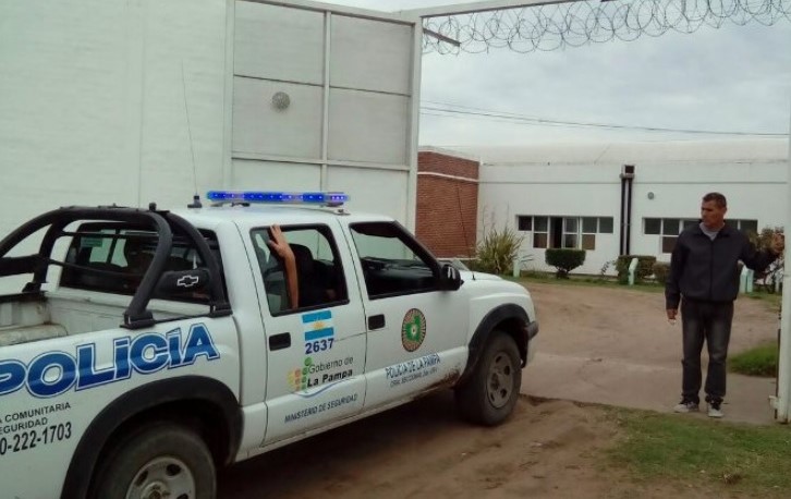 Reclamo y fuego en la alcaidía de Santa Rosa: la Policía intervino rápido y todo quedó bajo control