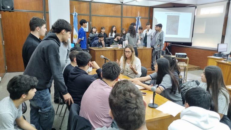 Funcionarios judiciales y estudiantes secundarios protagonizaron simulacros de audiencias en General Pico
