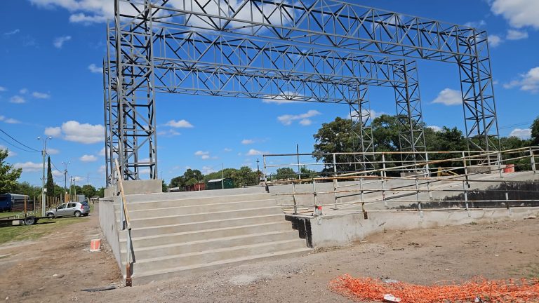 El escenario de ‘El Parador’ llevará el nombre de “Heraldo Hernández” por decisión unánime del Concejo