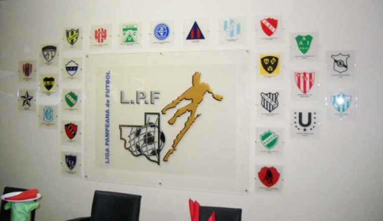 La Liga Pampeana celebra su centenario con la visita de Jorge Burruchaga y la exhibición de las Copas del Mundo
