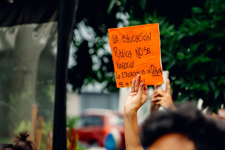 UTELPa rechaza el proyecto de “Libertad Educativa”: “Busca mercantilizar la escuela pública”