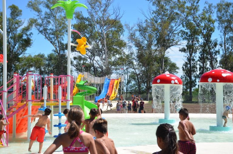 La Pampa: tres complejos acuáticos se afianzan como destinos familiares para el verano