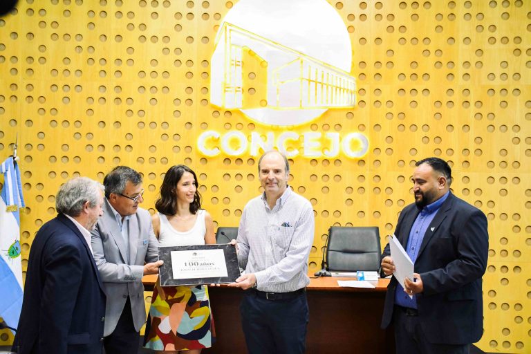 El Concejo Deliberante reconoció proyectos educativos, solidarios, deportivos y culturales en una emotiva ceremonia de distinciones