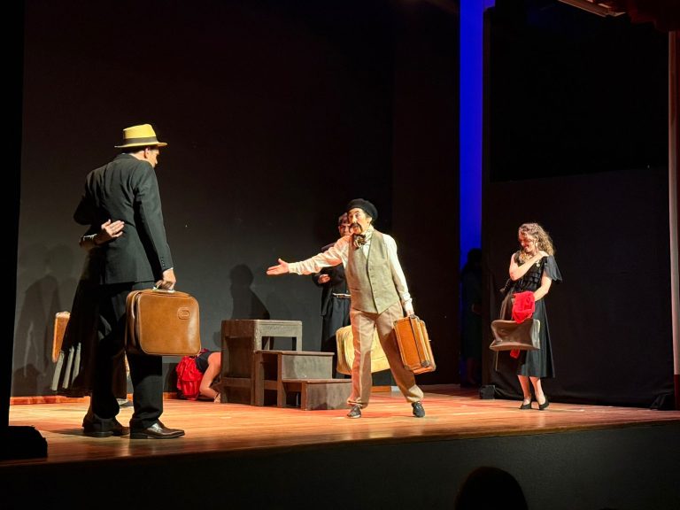 El Grupo de Teatro Comodín celebró su 25° aniversario con dos obras a sala llena y un emotivo reconocimiento