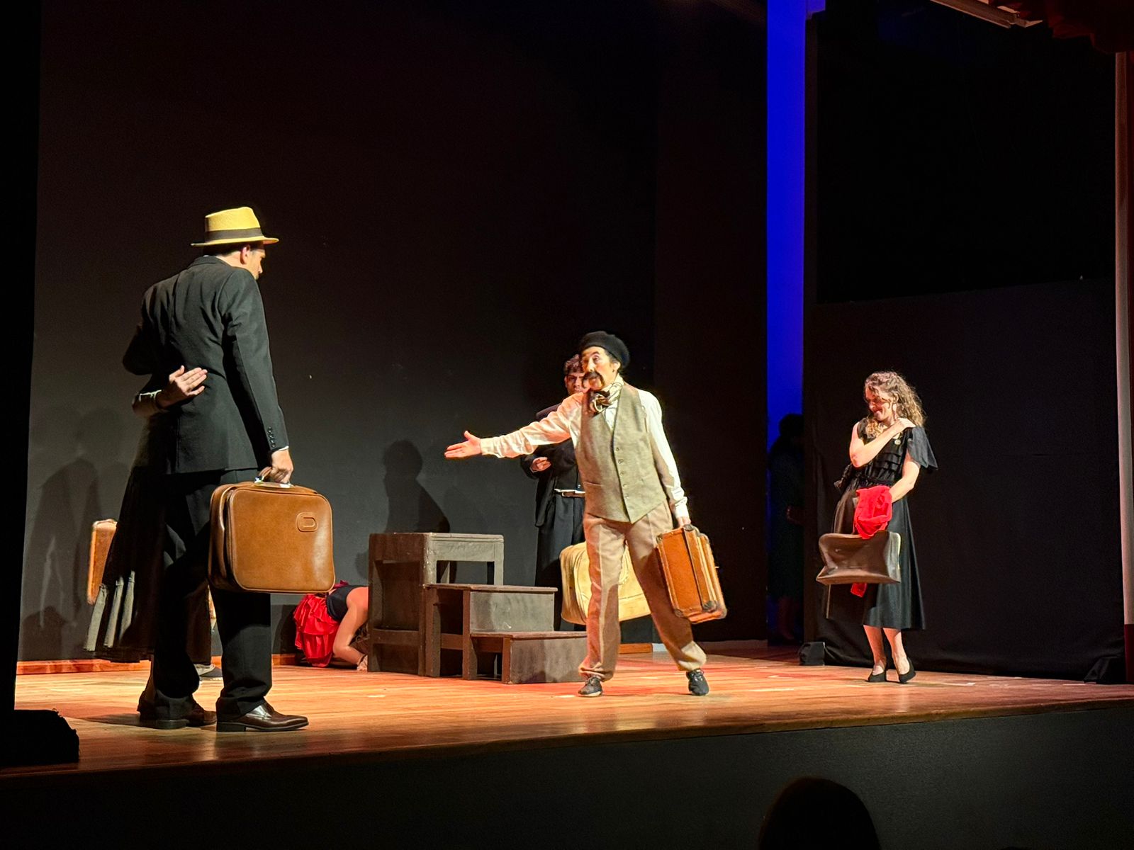El Grupo de Teatro Comodín celebró su 25° aniversario con dos obras a sala llena y un emotivo reconocimiento