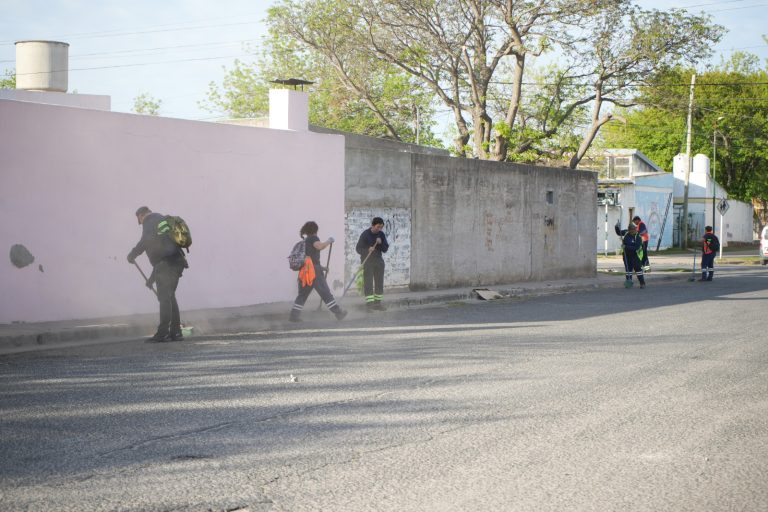 General Pico: realizaron un amplio operativo de limpieza en el barrio Roca