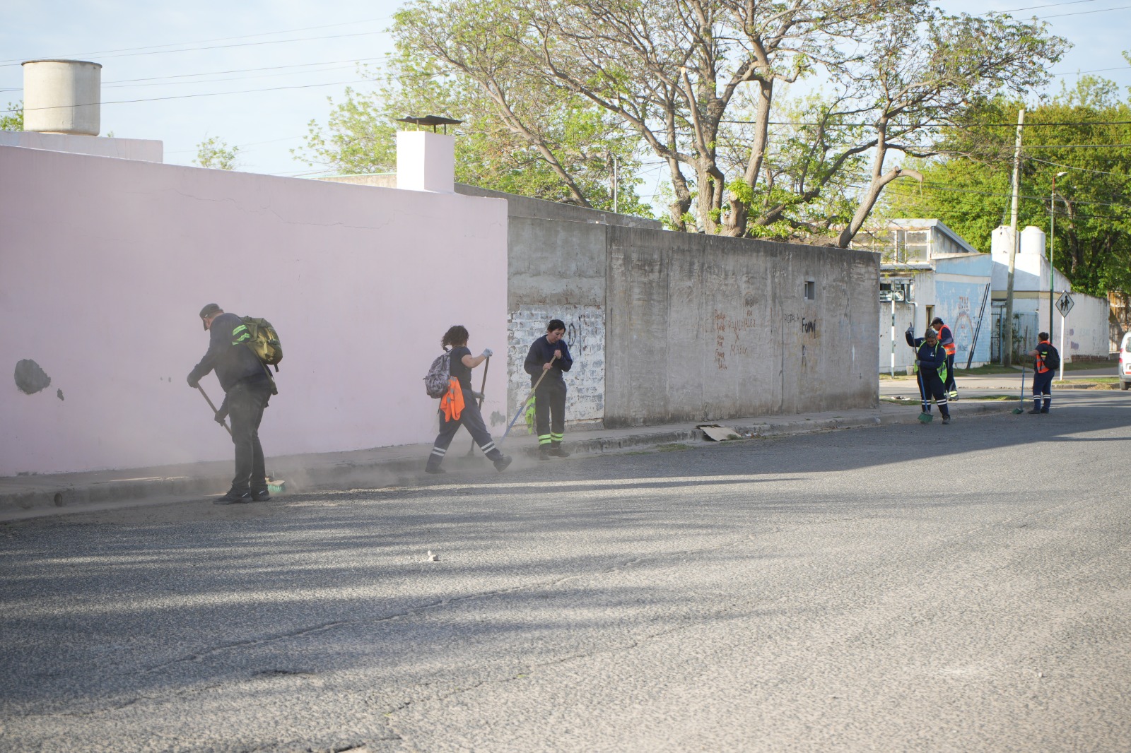 General Pico: realizaron un amplio operativo de limpieza en el barrio Roca