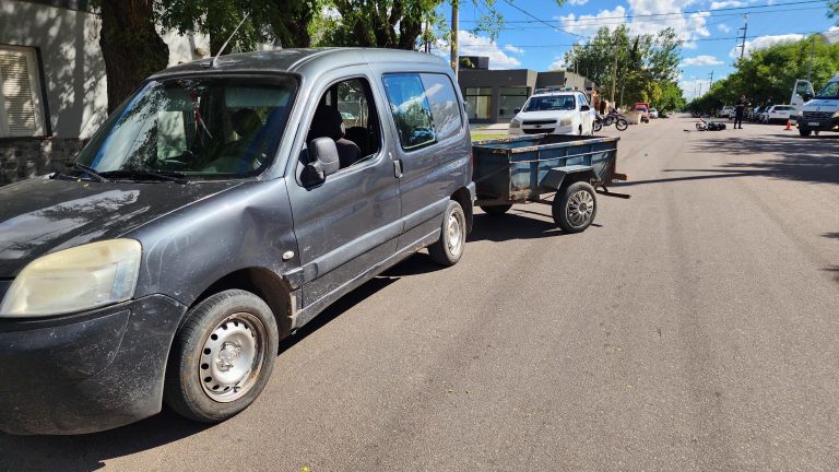 Colisión entre una moto y un utilitario en calles 6 y 31: una mujer fue asistida por el SEM