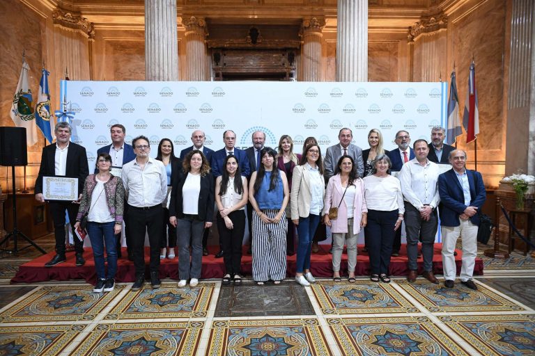 Premiaron a un municipio de La Pampa por impulsar empleo local con producción de aberturas de aluminio