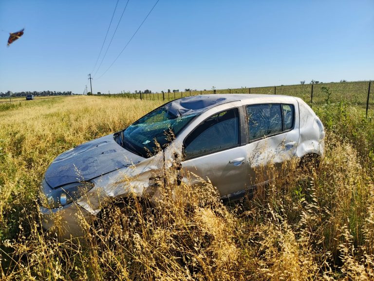 Vuelco en la Ruta Provincial 7: una conductora santarroseña perdió el control al intentar esquivar un zorro