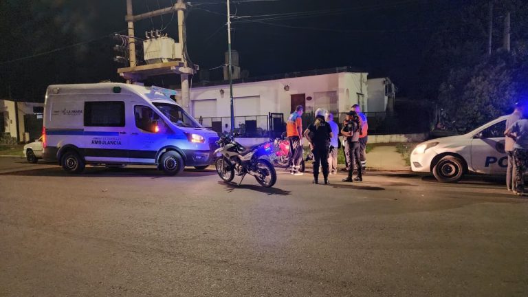 Colisión en calles 1 y 104: frenó para esquivar un perro y fue colisionado por una motocicleta