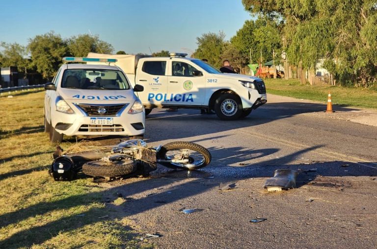 Siniestro vial en la Circunvalación: un camionero logró esquivar a un motociclista que cayó sobre el asfalto
