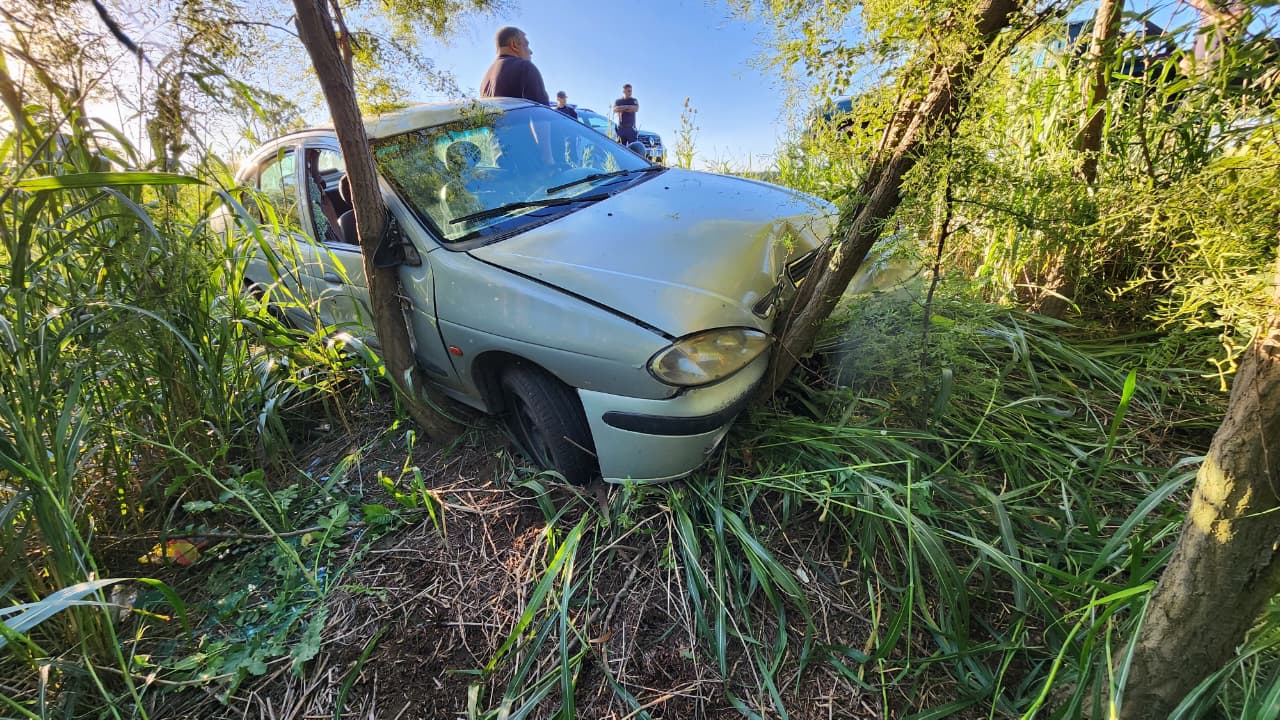 Despiste en la ruta provincial 1: una familia resultó ilesa tras perder el control de su vehículo