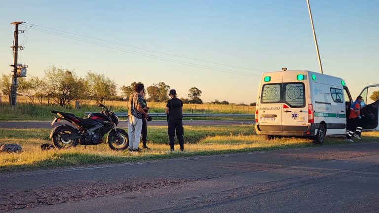 Motociclista perdió el control de su vehículo y despistó en General Pico