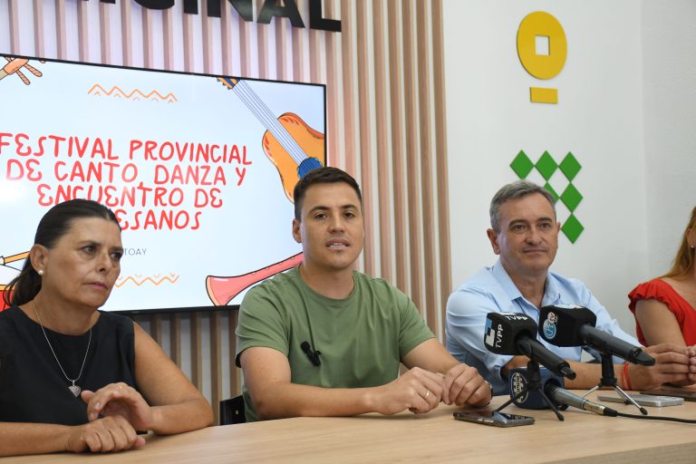 Toay presentó una nueva edición del Festival Provincial del Canto y la Danza con entrada gratuita