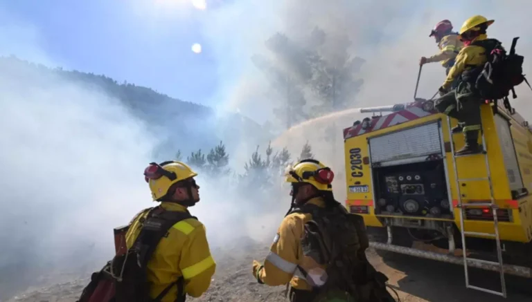 Alerta máxima en la Cordillera: el fuego se reactiva en dos frentes y crece la preocupación por su avance hacia Esquel