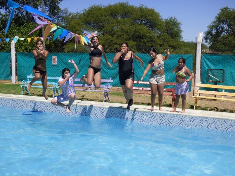 Destacan el funcionamiento de la colonia Pro Vida en Chacharramendi, la única oferta de verano para niños y adolescentes
