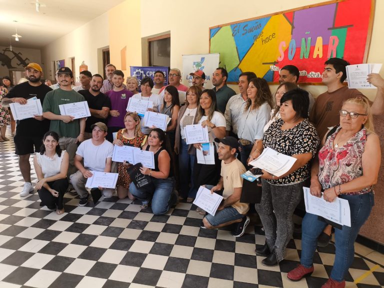 Impulsan la capacitación laboral en La Pampa: más de mil personas se formaron en oficios durante 2025