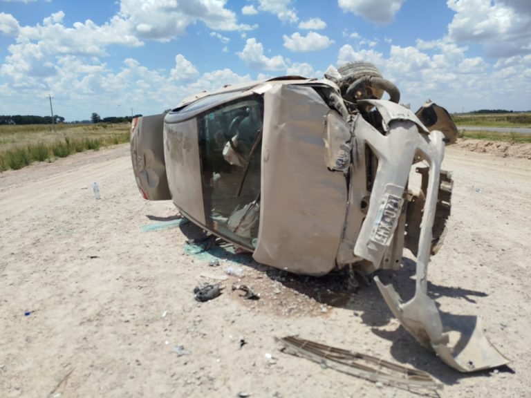 Una familia de Catriló protagonizó un fuerte vuelco en la Ruta 5: afortunadamente resultaron ilesos