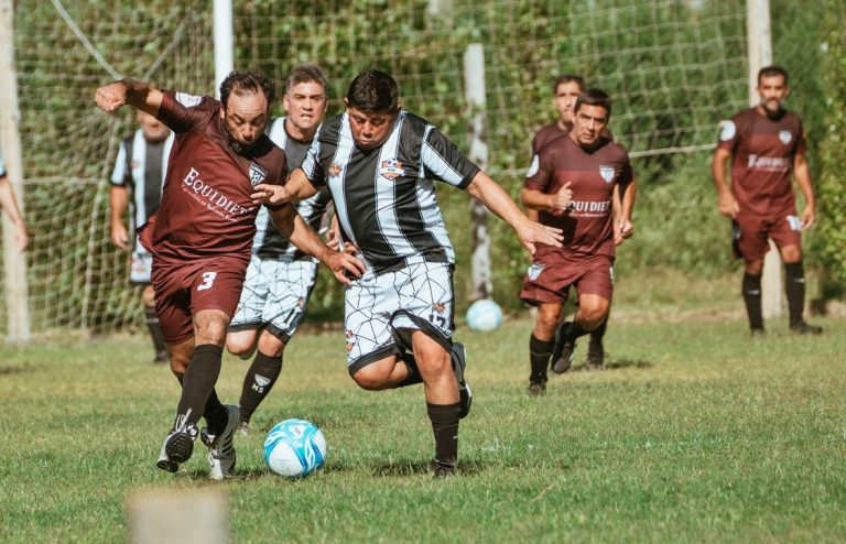 Fútbol Amateur: Se definieron los cruces de octavos en la +40 y arde la +30 tras la quinta fecha del torneo “Entre Amigos”