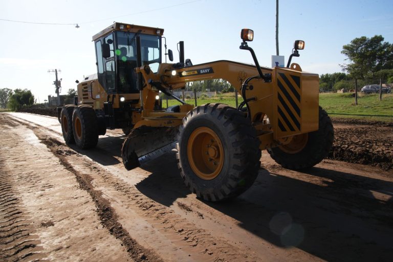 General Pico: intensifican el arreglo de calles de tierra y limpieza de desagües en distintos barrios