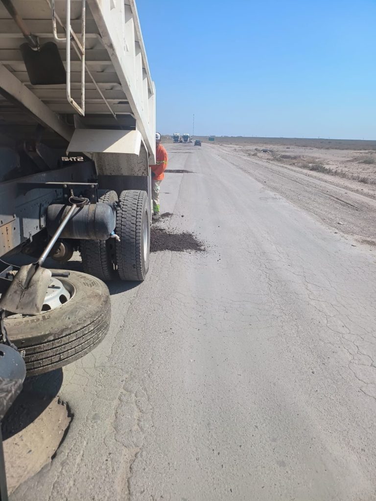 Vialidad Nacional realiza obras de bacheo y calce de banquinas en la Ruta 151: piden precaución a los conductores