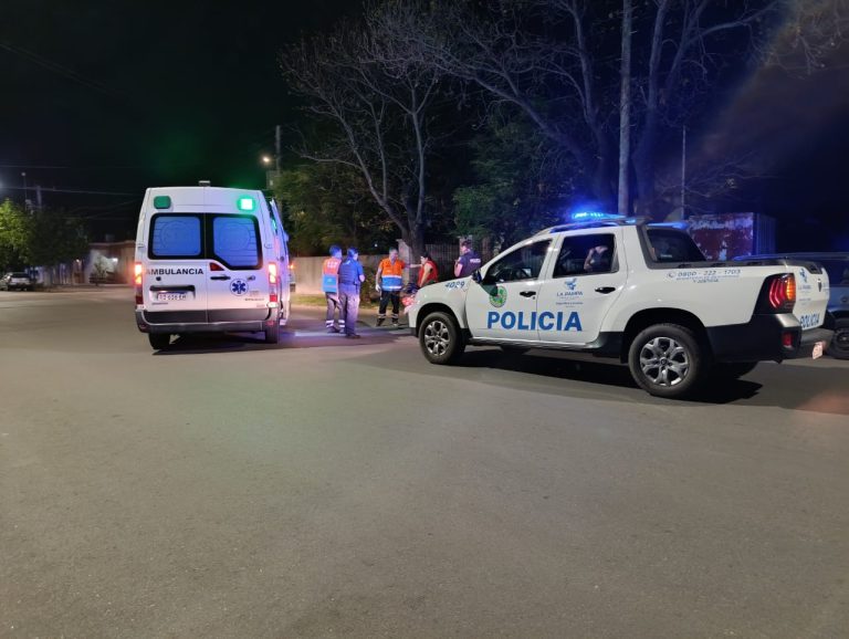 General Pico: una motociclista fue hospitalizada tras caer de su moto por la presunta maniobra de un auto en contramano