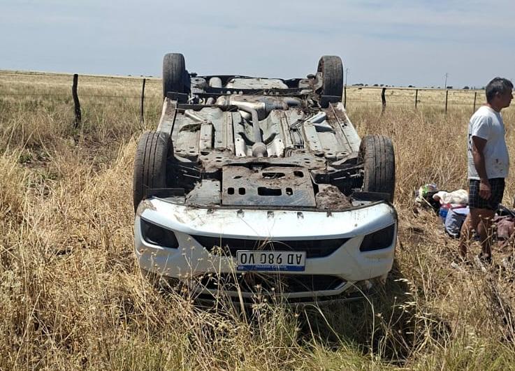 Vuelco en ruta 35: una familia bonaerense se accidentó cerca de la localidad de Perú