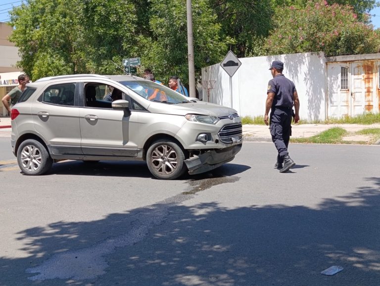General Pico: redujo la velocidad por un lomo de burro y una Ecosport lo embistió de atrás