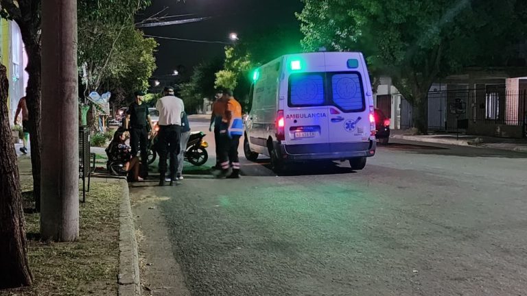 General Pico: una motociclista fue hospitalizada tras ser embestida por un auto en la calle 33