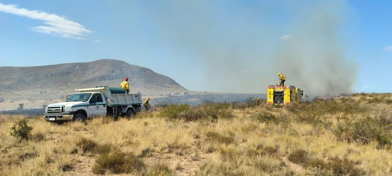 Un vehículo se incendió en la ruta 152 y provocó un fuego en el Parque Nacional Lihué Calel