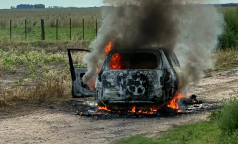 Pérdidas totales tras el incendio de una camioneta en la Ruta Provincial 7