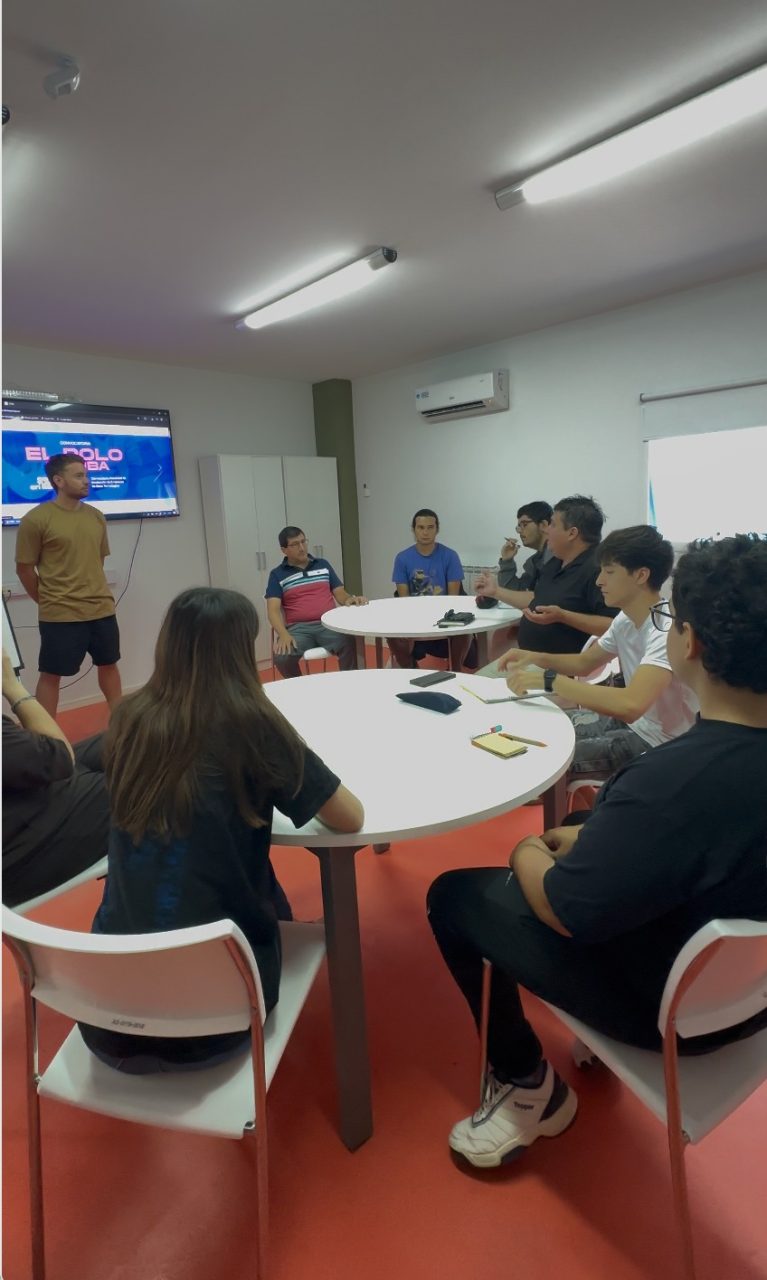 Inició un taller de electrónica y Arduino para integrantes de los Clubes de Ciencia