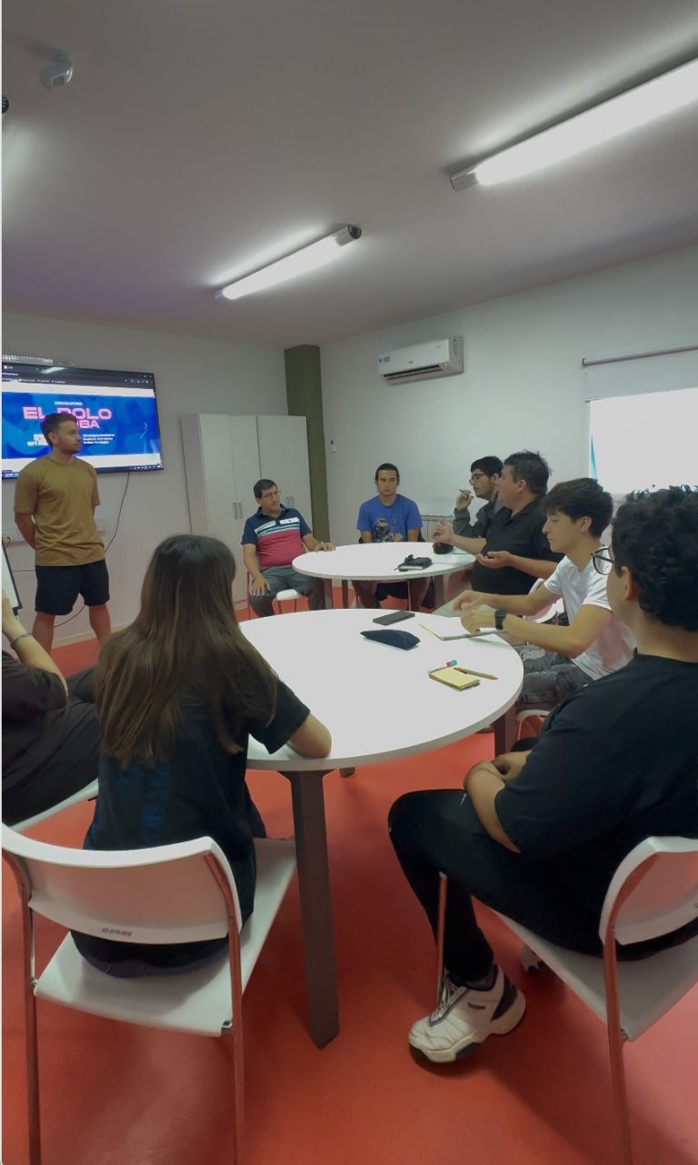 Inició un taller de electrónica y Arduino para integrantes de los Clubes de Ciencia
