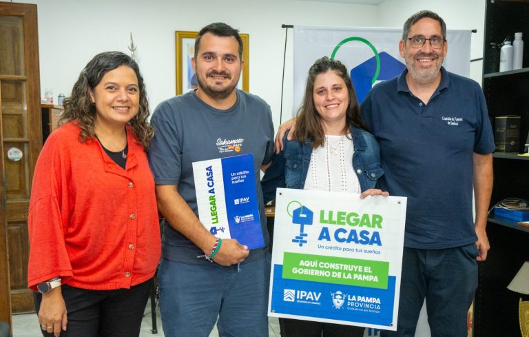 El IPAV entregó créditos de la línea “Llegar a Casa” en Santa Rosa, General Pico y Speluzzi