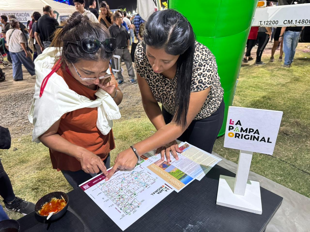 La Pampa promocionó sus destinos turísticos en la Fiesta Nacional de la Manzana en General Roca