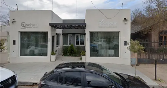 Golpe millonario en la capital pampeana: desvalijaron dos inmobiliarias y se llevaron 20.000 dólares