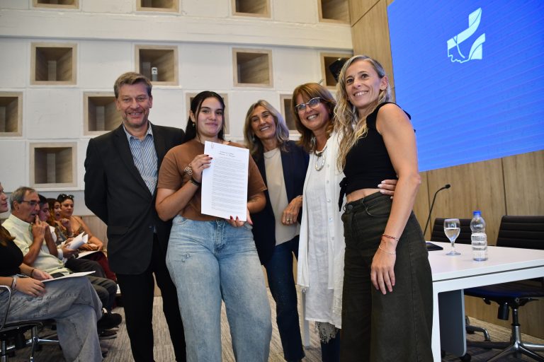 Otorgaron 87 becas a estudiantes de carreras estratégicas con un monto inicial de 330.000 pesos