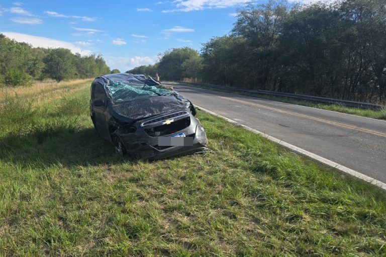 Siniestro vial en Ruta 35: una familia volcó cerca de Winifreda al regresar de sus vacaciones